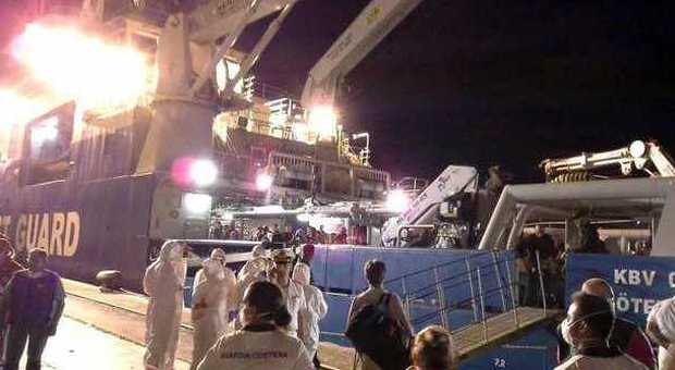 Migranti, a Palermo una nave con 52 cadaveri e 571 persone a bordo