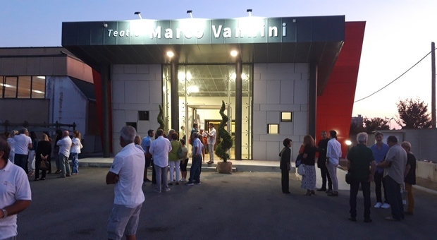 L'entrata del teatro Marco Vannini a Ladispoli