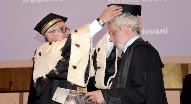 Nicola Piovani riceve il Dottorato Honoris Causa dall'Università di Perugia: «Lo dedico a mia madre»