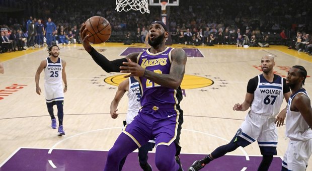 Nba, LeBron guida i Lakers al successo, 8 punti di Belinelli e Spurs ko