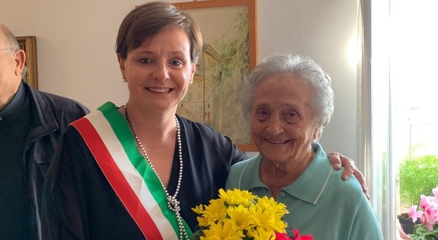 Nonna Maria compie cento anni Gli auguri del sindaco (e nipote)