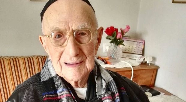 Addio a Ysrael Kristal, l'uomo più vecchio al mondo: aveva 113 anni ed era sopravvissuto all'Olocausto