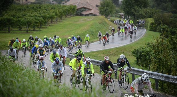 Mezza Europa in bici per 5 amici: 1200 km per unire due "Muri"