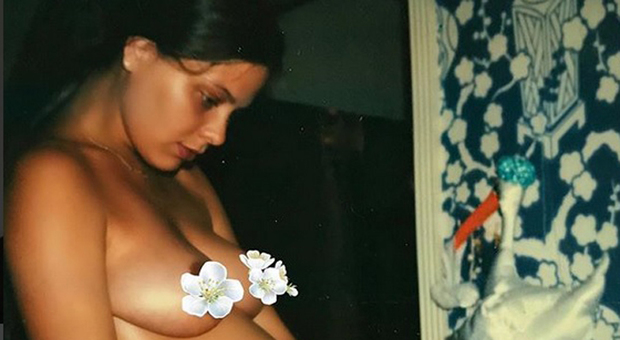 Ornella Muti incinta in una foto del 1984 (Instagram)