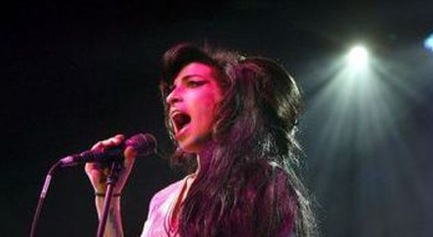 Amy Winehouse nel 2007 a Zurigo (foto Steffen Schmidt - Epa)