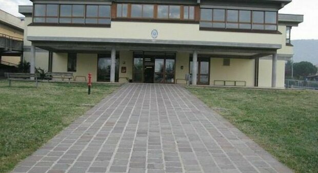 Ragazzini devastano la scuola elementare: danni per 350 mila euro. Sono stati tutti arrestati