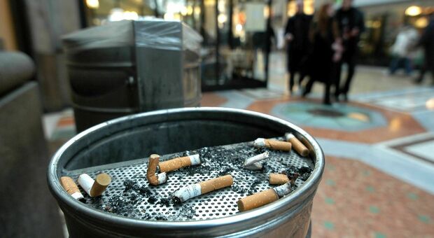 «Odio i fumatori, mi dà fastidio anche chi fuma all'aperto. Spero facciano una legge per vietare il fumo»