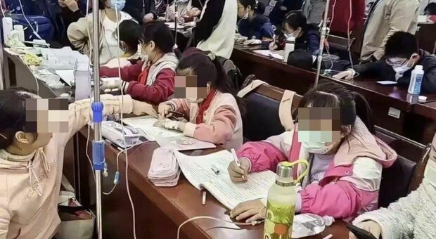 Polmonite misteriosa nei bambini in Cina, i sintomi: febbre alta e tracce nei polmoni, ma senza tosse