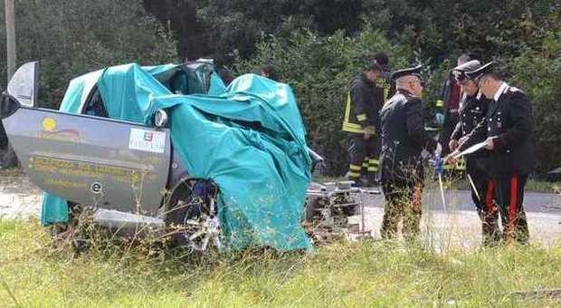 Velletri, terribile incidente: schianto fra una Smart e un furgone, morto un 20enne