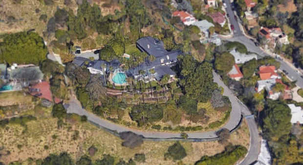 immagine Drew Barrymore, che affare a Hollywood: rivende a 16 milioni la megavilla pagata 5 e cerca casa a New York