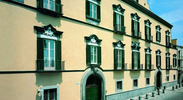 Palazzo Vallelonga a Torre del Greco sede della direzione generale della Bcp