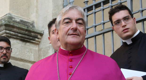 Il vescovo di Lecce, Michele Seccia
