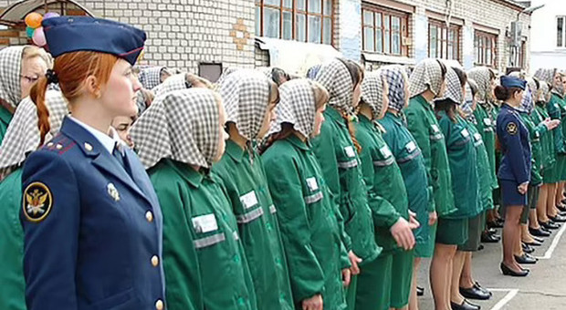 Putin, la nuova mossa dello zar: reclutate donne russe dalle carceri. Prigozhin dei Wagner: «Mosca ha sciolto i dubbi iniziali»