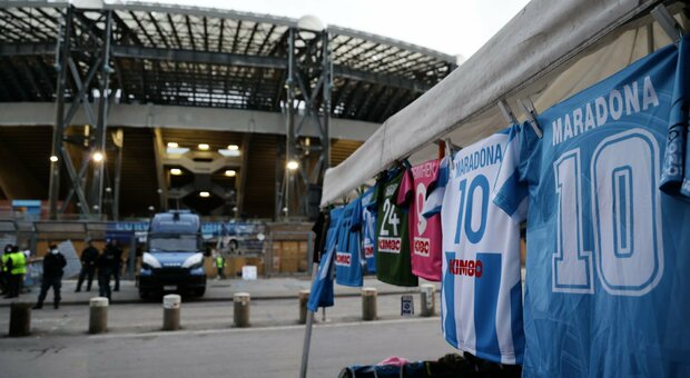 Napoli, controlli allo stadio Maradona: 9 sanzioni per droga, multe a 13 parcheggiatori abusivi