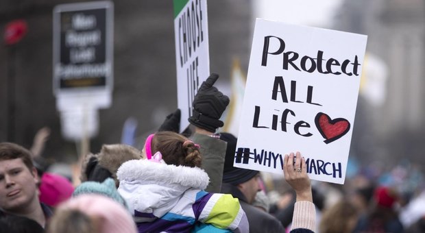 L'Alabama vieta l'aborto anche in caso di incesto e stupro, bufera sulla legge choc
