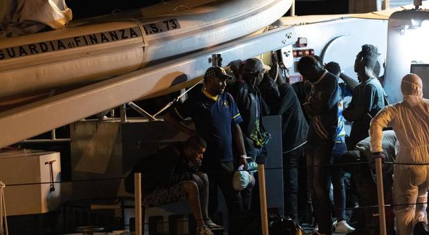 Migranti, le Onlus erano legate a boss della 'ndrangheta: «Truffa da 7 milioni». Salvini: «La pacchia è finita»