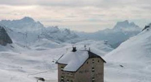 Il rifugio Biella immerso nella neve