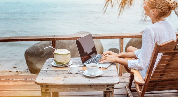 Smart working, spiagge con wifi e villaggi per lavoratori: come sono cambiate le nostre vacanze