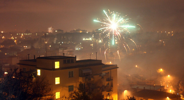 Notte di Capodanno a Napoli, primi botti nonostante l'ordinanza del sindaco Manfredi