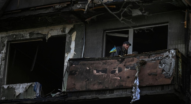Mariupol, la battaglia finale casa per casa. «Migliaia di deportati in Russia»