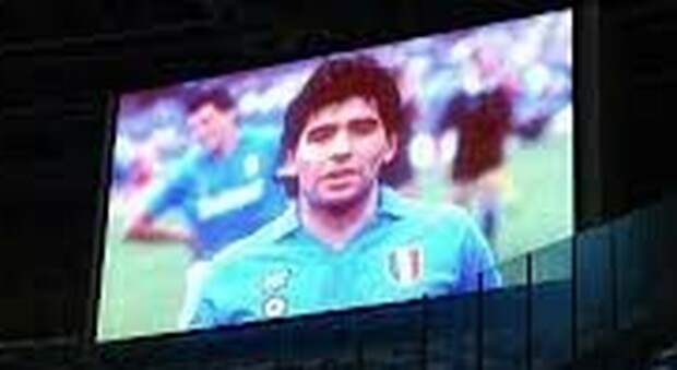 Maradona, omaggio a Diego: Sassuolo-Inter si ferma al 10'