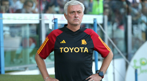 Mourinho: «Andare contro di me vende. La gente mi resterà vicino anche quando andrò via dalla Roma»