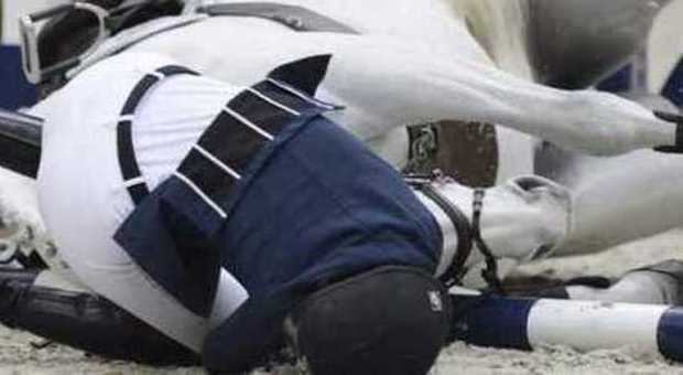 Torino, giovane di 24 anni muore schiacciata dal cavallo durante una gara