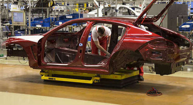 La Porsche taglia l'orario di lavoro senza toccare il salario grazie al boom della produttività