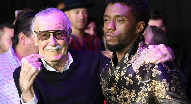 Stan Lee assieme a Chadwick Boseman, star del nuovo film Marvel "Black Panther"