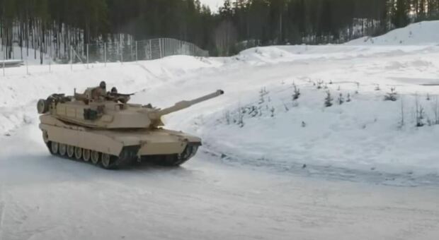 Abrams “sono un flop”, critiche ai carri armati americani forniti all'Ucraina: «Scivolano sulla neve». Cosa sappiamo