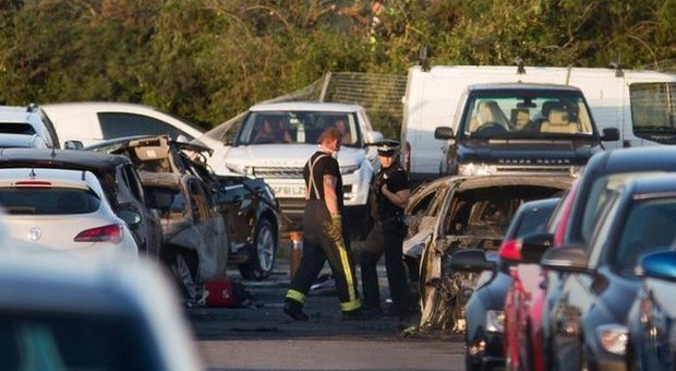 Inghilterra, jet privato si schianta in un parcheggio, morte sorella e matrigna di Bin Laden: erano partite da Malpensa