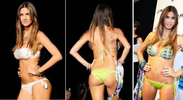 Melissa Satta super-sexy a Milano: l'ex velina sfila in bikini