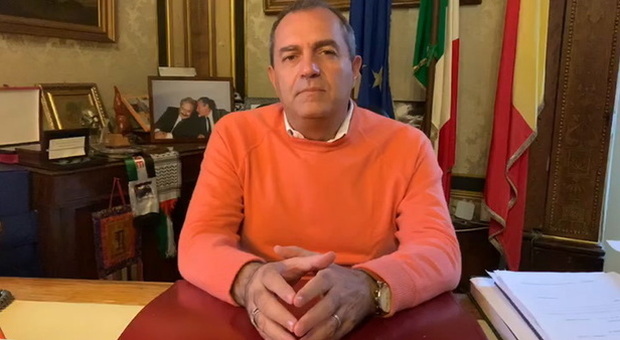 Scontri a Napoli, de Magistris: «Tristezza e amarezza. In caso di lockdown necessarie misure di sostegno»