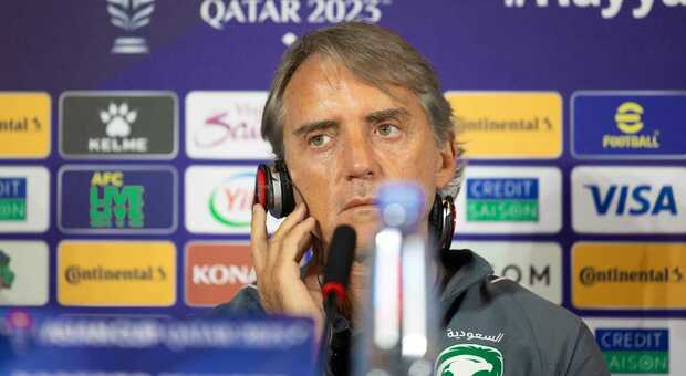 Mancini, vigila di Coppa d'Asia ad alta tensione con l'Arabia Saudita: «Tre esclusioni eccellenti? Decido io chi gioca»