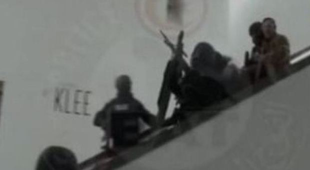 Tunisi, nuovo video sulla strage di turisti: il blitz con la liberazione degli ostaggi