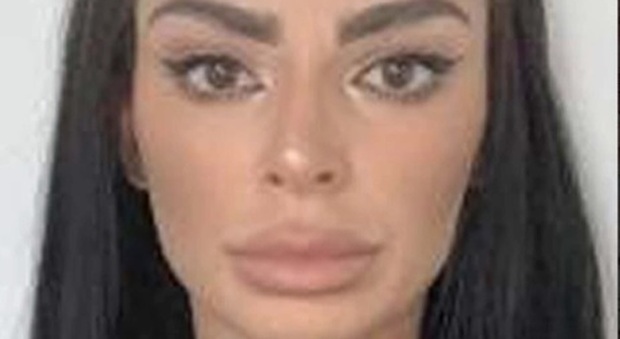 Tara Hanlon sosia di Kim Kardashian arrestata