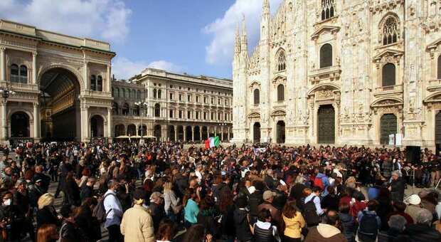 No vax a Milano, allerta massima sulla manifestazione: «Secchiate di benzina contro la polizia»