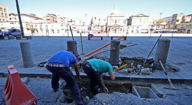 Piazza Mercato, a Napoli lavori beffa: costretti a riaprire il cantiere