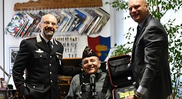 L’associazione "Solo per il bene" dona un defibrillatore ai carabinieri di Sacile