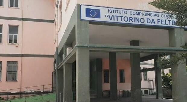 Vaccino ai bambini, hub nella scuola di Napoli Est: la preside si appella ai genitori