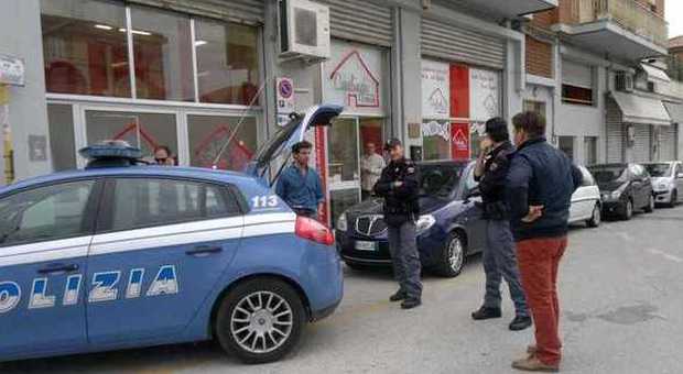 Ancona, tenta una rapina in un negozio messo in fuga dalla commessa