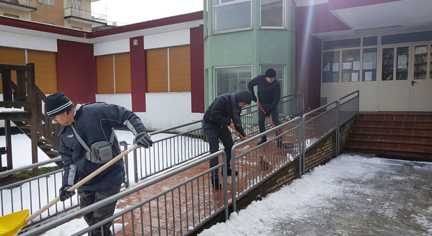 Viabilità in tilt e scuole chiuse torna a nevicare in Irpinia