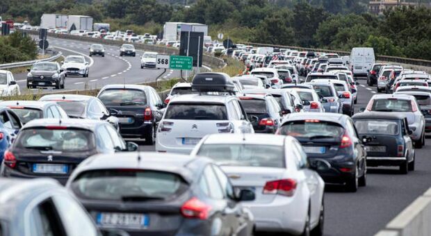Limite velocità in autostrada, Salvini: «Superamento 130 km/h in alcune tratte»