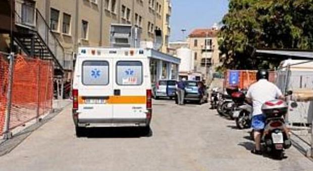 Una ambulanza davanti al Pronto socorso