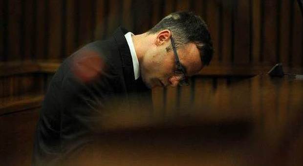 Pistorius teme di essere avvelenato in carcere: «Mangia solo cibo in scatola»