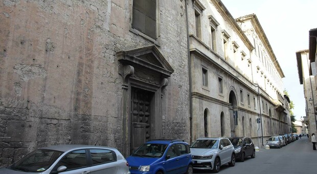 Palazzo Saladini Pilastri in corso Mazzini