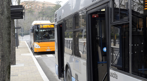 Svolta sui trasporti a Macerata. Bus per studenti, frazioni e shopping