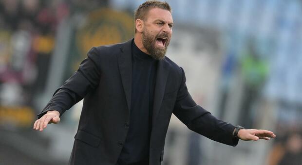 Roma’s head coach Daniele De Rossi during the Serie A Tim soccer match between Roma and Bologna at the Rome's Olympic stadium, Italy - Saturday April 22, 2024 - Sport Soccer ( Photo by Alfredo Falcone/LaPresse )