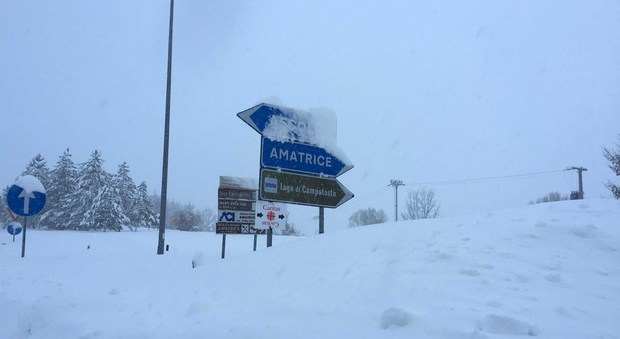 Terremoto, il grido disperato del parroco di Cittareale: «Neve e scosse ci seppelliscono vivi»