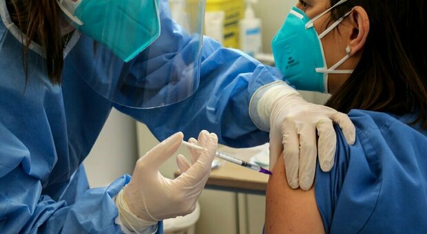 No vax, in Veneto ci sono ancora 6.000 non vaccinati fra medici e infermieri